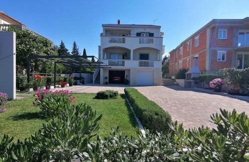 Diklo Apartment | Apartments Cloe