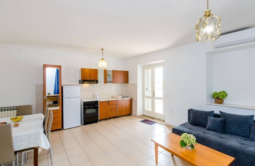 Cilipi Apartment | Apartments Dubrovnik Airport - Two Bedroom Apartment with Shared Terrace
