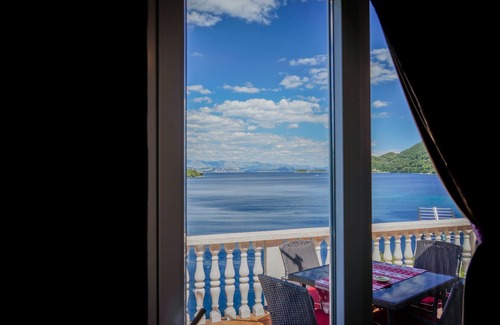 Sobra Apartment | Apartments Filipović - One Bedroom Apartment with Terrace and Sea View (A3)