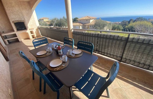 Solenzara Apartment | Apartments in private residence with sea view, quiet and close to shops and beaches.