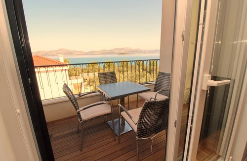 Drace Apartment | Apartments Kula - Comfort One Bedroom Apartment with Balcony and Sea View-B3