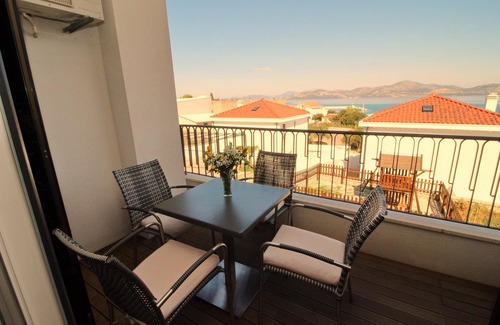 Drace Apartment | Apartments Kula - Comfort One Bedroom Apartment with Balcony and Sea View-B3
