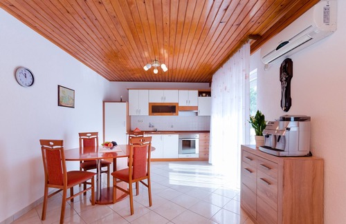 Povile Apartment | Apartments Maravera (86451-A2) - Povile