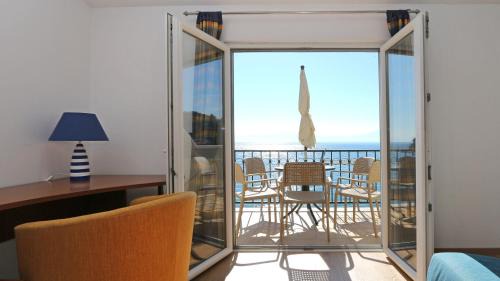 Drvenik Apartment | Apartments on the beach-Drvenik