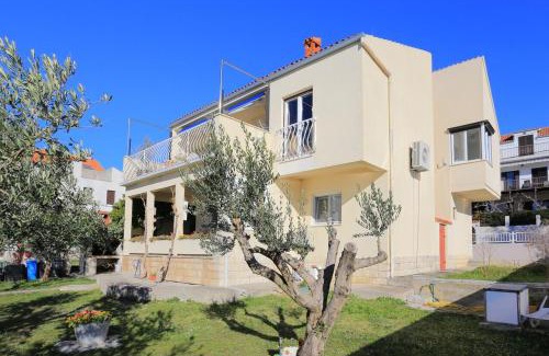 Kastel Gomilica Apartment | Apartments with parking space Kastel Gomilica, Kastela - 19248