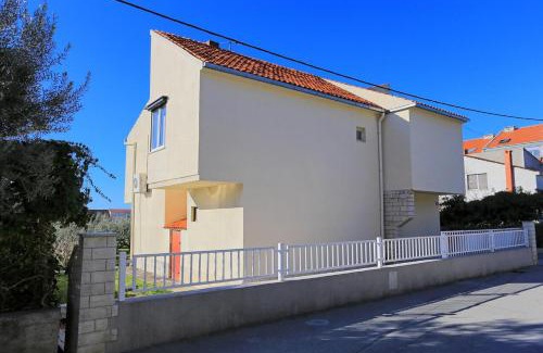 Kastel Gomilica Apartment | Apartments with parking space Kastel Gomilica, Kastela - 19248