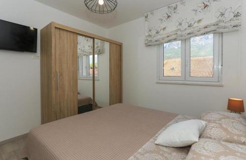 Kastel Gomilica Apartment | Apartments with parking space Kastel Gomilica, Kastela - 20245