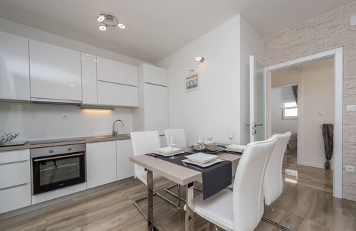 Novalja Apartment | Apartments with Pool Villa Zora