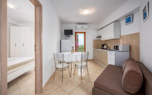 Drenje Apartment | Apartments with swimming pool Drenje, Labin - 22999