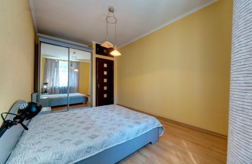 Afanasivsʹkyy Yar Apartment | Apartments with three rooms on Shevchenko blvd