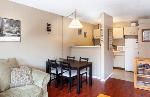 Okanagan-Similkameen Condo | Apex Cozy Pine Retreat- Ski In/SkiOut -Slope Views