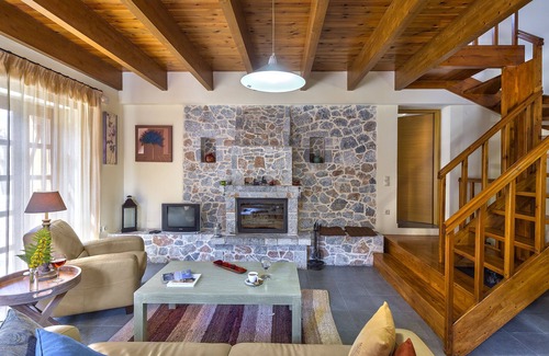 Zourva House | Apirathes