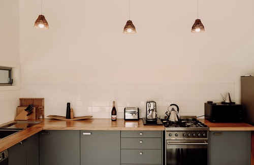 Friendly Beaches House | Aplite House Luxury Eco Accommodation