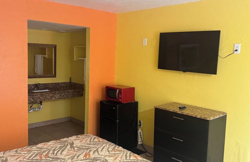 Historic Downtown Kissimmee Hotel | Apollo Inn