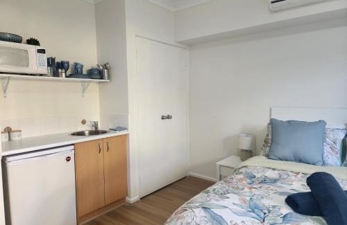 Halls Head Apartment | Apollo Quays Resort Studio apartment with Kitchenette and shared jetty