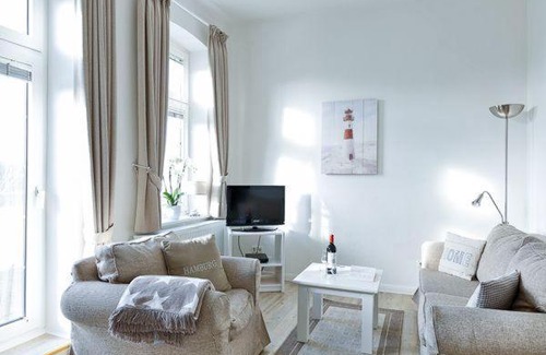 Wenningstedt-Braderup Apartment | App-6-mit-Suedbalkon-in-strandnaher-Lage-Baederstil-Villa-in-Wenningstedt-Sylt
