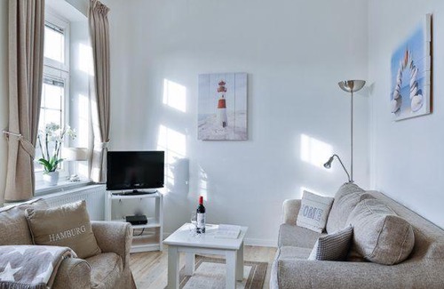 Wenningstedt-Braderup Apartment | App-6-mit-Suedbalkon-in-strandnaher-Lage-Baederstil-Villa-in-Wenningstedt-Sylt