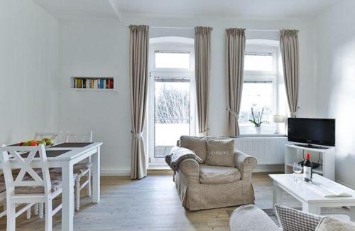 Wenningstedt-Braderup Apartment | App-6-mit-Suedbalkon-in-strandnaher-Lage-Baederstil-Villa-in-Wenningstedt-Sylt