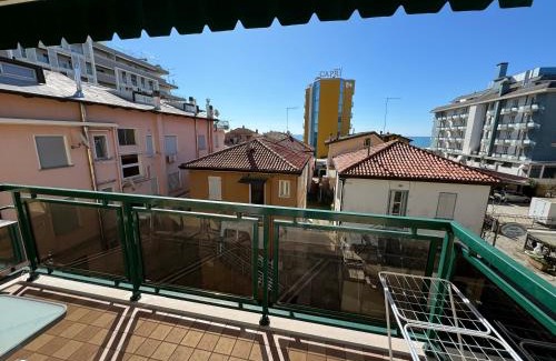 Jesolo Apartment | App4rent - VILLA MIMOSA - 3 Family apartments - parking, wifi, near the beach
