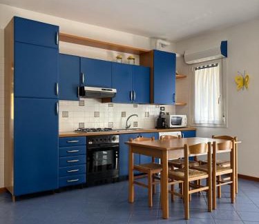 Jesolo Apartment | App4rent - VILLA MIMOSA - 3 Family apartments - parking, wifi, near the beach