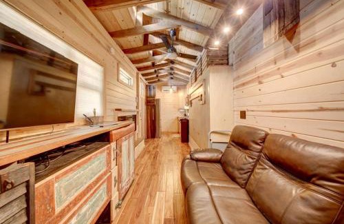 Hayesville House | Appalachian Adventure in this Tiny Cabin near Hiawassee, Ideal for Couples' Glamping