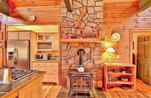 Unicoi Cabin | ✶Appalachian Mt Cabin, Mt Views, 3BR 3BA, Fiber Wifi, Family, Hiking, Waterfalls