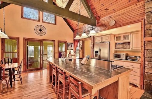 Unicoi Cabin | ✶Appalachian Mt Cabin, Mt Views, 3BR 3BA, Fiber Wifi, Family, Hiking, Waterfalls