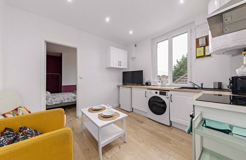 Saint-Etienne-du-Rouvray Apartment | Appartement Paisible du Fort de Vaux