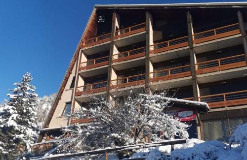 Saint-Michel-de-Chaillol Apartment | Appart 6 pers, balcon sud, coeur station, animaux admis, parking, WiFi, lave-vaisselle - FR-1-393-87