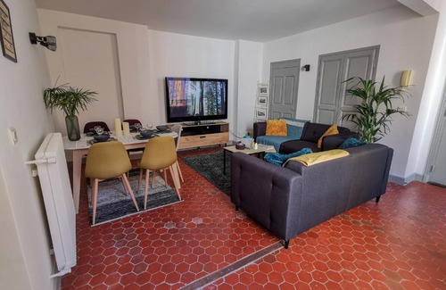 Grasse Apartment | Appart Hotel Centifolia - Place aux aires