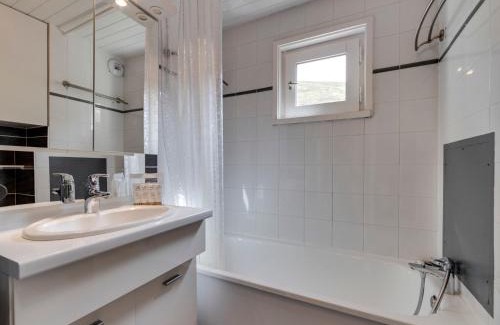 Val Claret Apartment | Appart T2 4 pers, ski aux pieds, en plein centre avec WIFI - FR-1-641-79