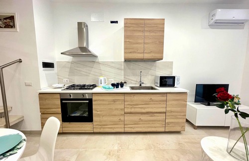Santa Lucia Apartment | Appartamento Camera da Letto Vista Mare, 2 Bagni Parcheggio,spiaggia Solarium