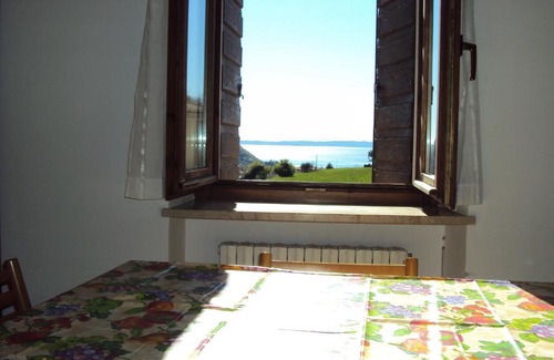 Costermano Apartment | Appartamento giallo