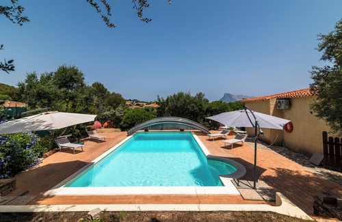Monte Petrosu Apartment | Appartamento Levante With Shared Pool