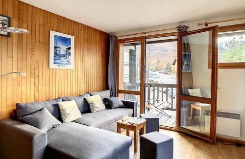 Saint-Martin-de-Belleville Apartment | Appartement cosy au pied des pistes avec parking et balcon, 4 pers, centre village - FR-1-344-1077