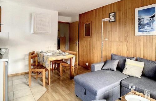 Saint-Martin-de-Belleville Apartment | Appartement cosy au pied des pistes avec parking et balcon, 4 pers, centre village - FR-1-344-1077
