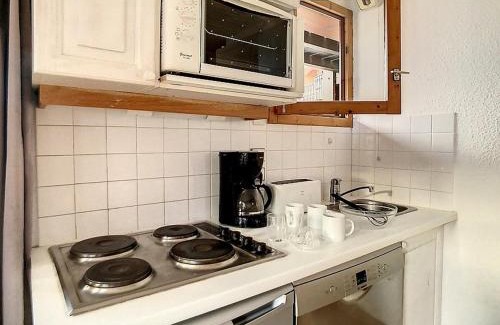 Saint-Martin-de-Belleville Apartment | Appartement cosy au pied des pistes avec parking et balcon, 4 pers, centre village - FR-1-344-1077