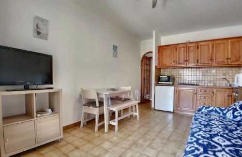 Saintes-Maries-de-la-Mer Apartment | Appartement calme pour 4, avec terrasse et WIFI, Saintes-Maries-de-la-Mer - FR-1-475-211