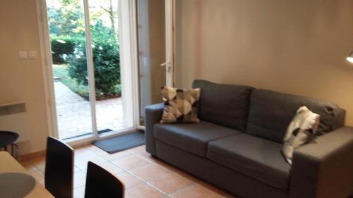 Charbonnieres-les-Bains Apartment | Appartement dans propriété calme en pleine nature