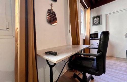 Besancon Old Town Apartment | Appartement 2 prsn Au pied de la Citadelle