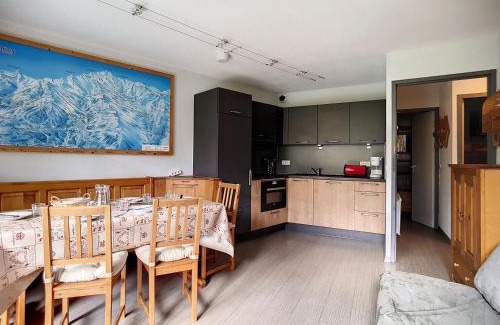 Les Menuires Apartment | Appartement 2P · 6 couchages · Balcon Ouest · Ski au pied · TV/DVD · Près télécabine - FR-1-344-818