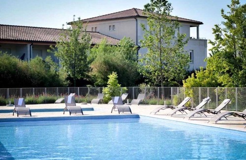 Azille Apartment | Appartement 3 étoiles - Piscine - ccbbbhh