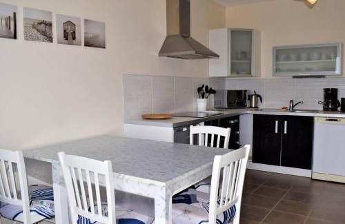 Tregastel Apartment | Appartement 3* avec ascenseur, balcon et parking privé à Trégastel - FR-1-368-11