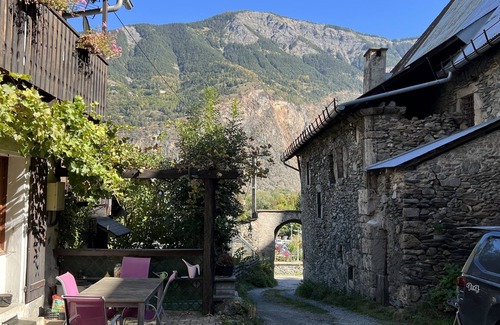 Le Bourg-d'Oisans Apartment | Appartement Avec Sauna et Wifi, au Coeur du Village, Avec vue sur la Montagne