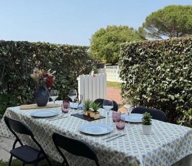 Chateau-d'Olonne Apartment | Appartement avec piscine commune - quartier Pironnière - 4 personnes
