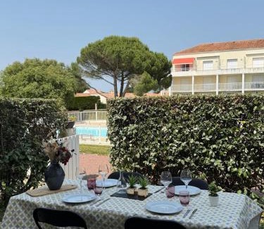 Chateau-d'Olonne Apartment | Appartement avec piscine commune - quartier Pironnière - 4 personnes