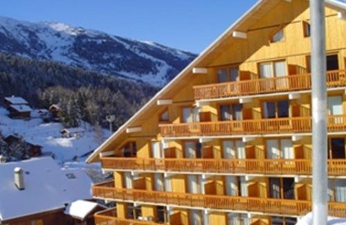 Meribel Centre Apartment | Appartement au cœur de Méribel, 4 pers., balcon sud, proche pistes et commerces - FR-1-411-693