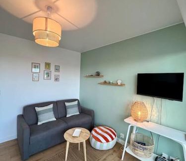 Courseulles-sur-Mer Apartment | Appartement Bord de mer, accès direct plage