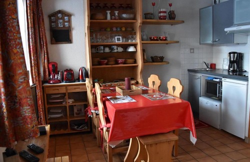 Pralognan-la-Vanoise Apartment | Appartement cosy et lumineux - 4 pers, balcon sud, départ skis aux pieds, proche centre et pistes - FR-1-464-93