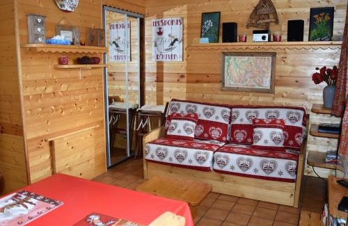 Pralognan-la-Vanoise Apartment | Appartement cosy et lumineux - 4 pers, balcon sud, départ skis aux pieds, proche centre et pistes - FR-1-464-93